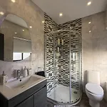Bright Modern With Rooftop Lejlighed *