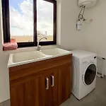 Appartamento Bright Modern With Rooftop Mqabba