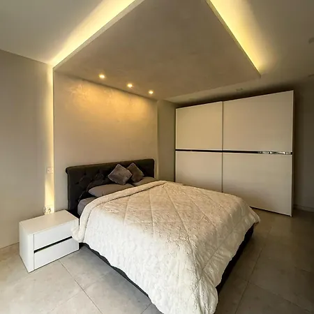 Bright Modern With Rooftop Lejlighed